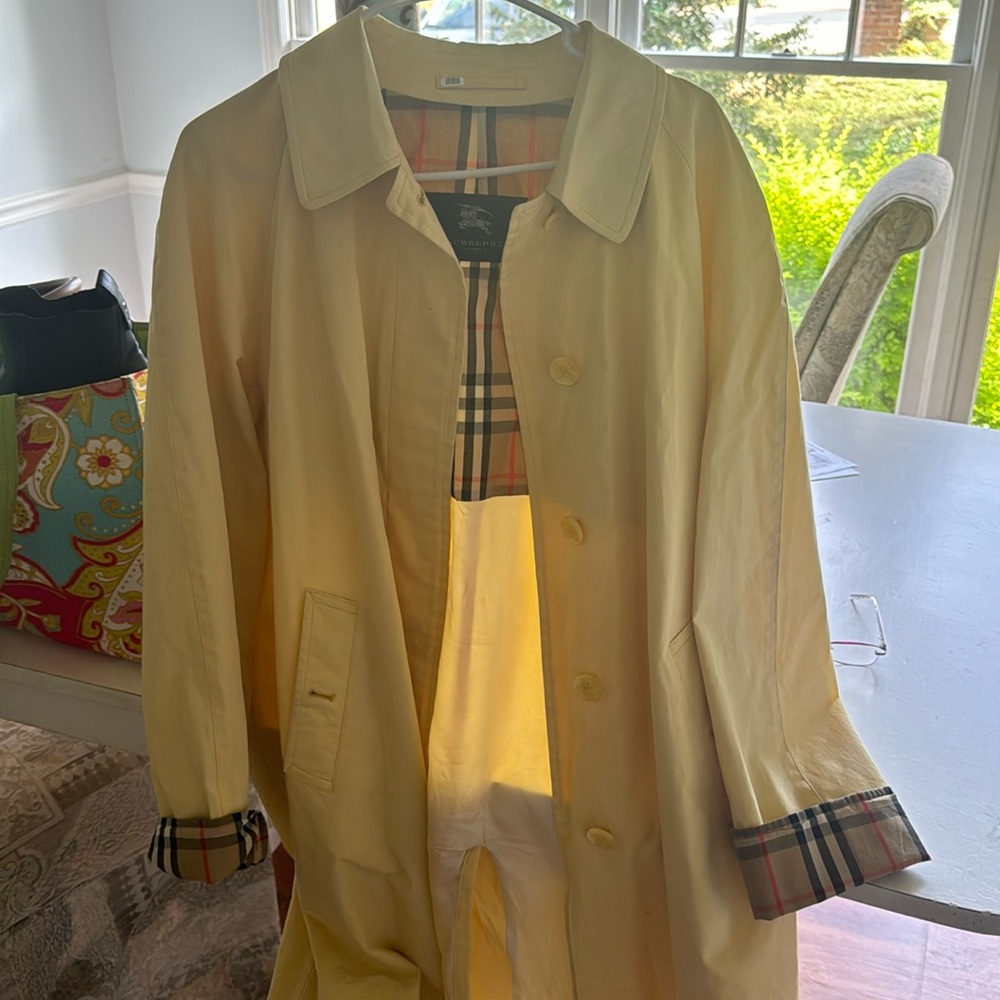 Yellow trench coat - Picture 1 of 7